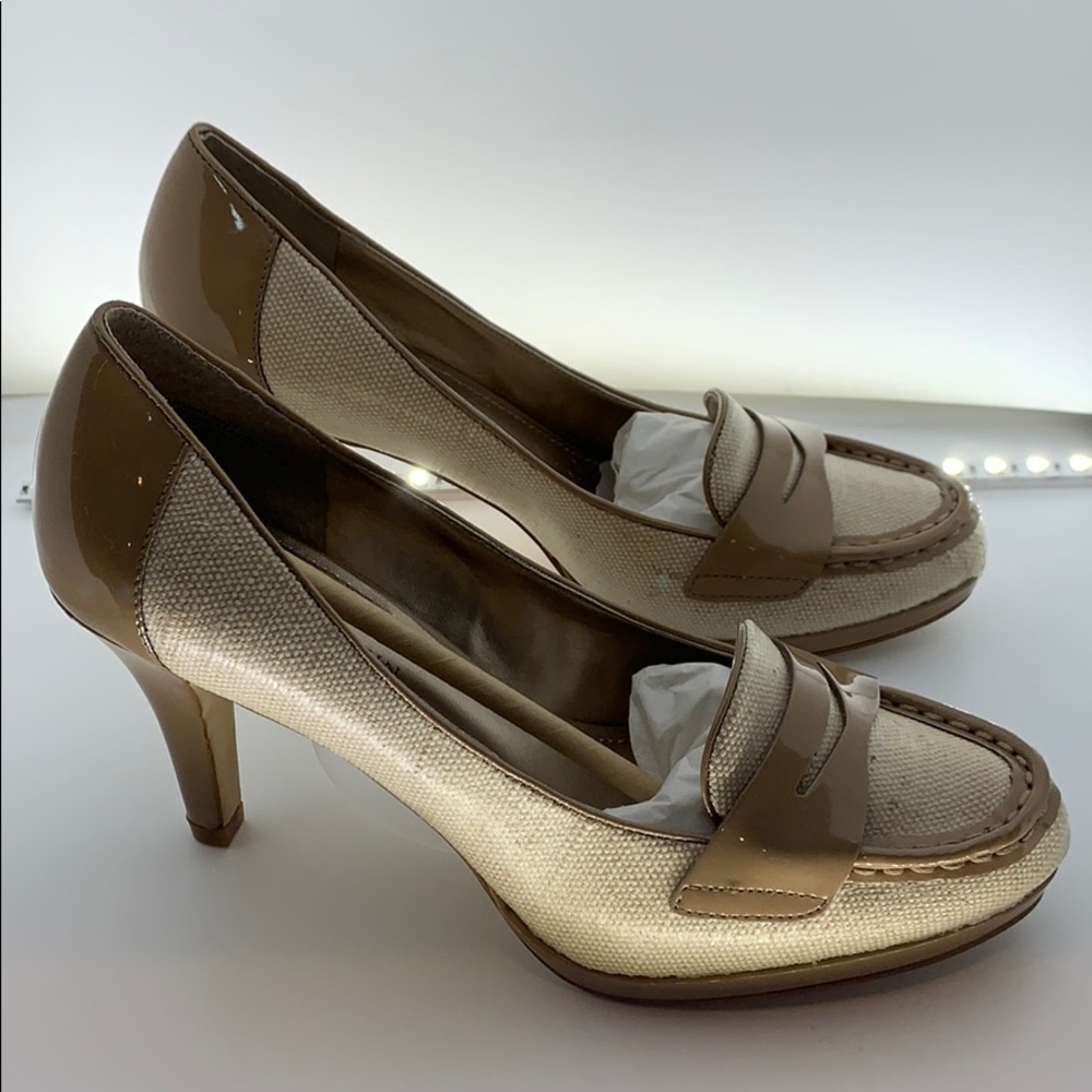 AK Anne Klein Beige Heeled Pumps